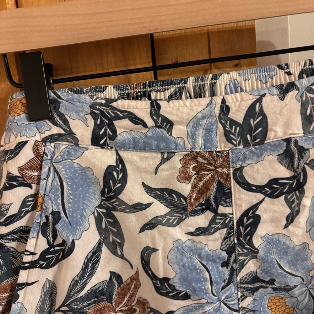 Old Navy Floral High Waist Women's Shorts - Blue and Brown - Picture 3 of 8